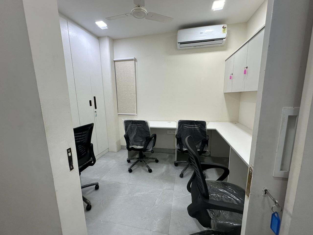 5-Seats Workspace
